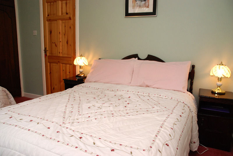 The Bungalow Farmhouse Clomantagh Exterior foto